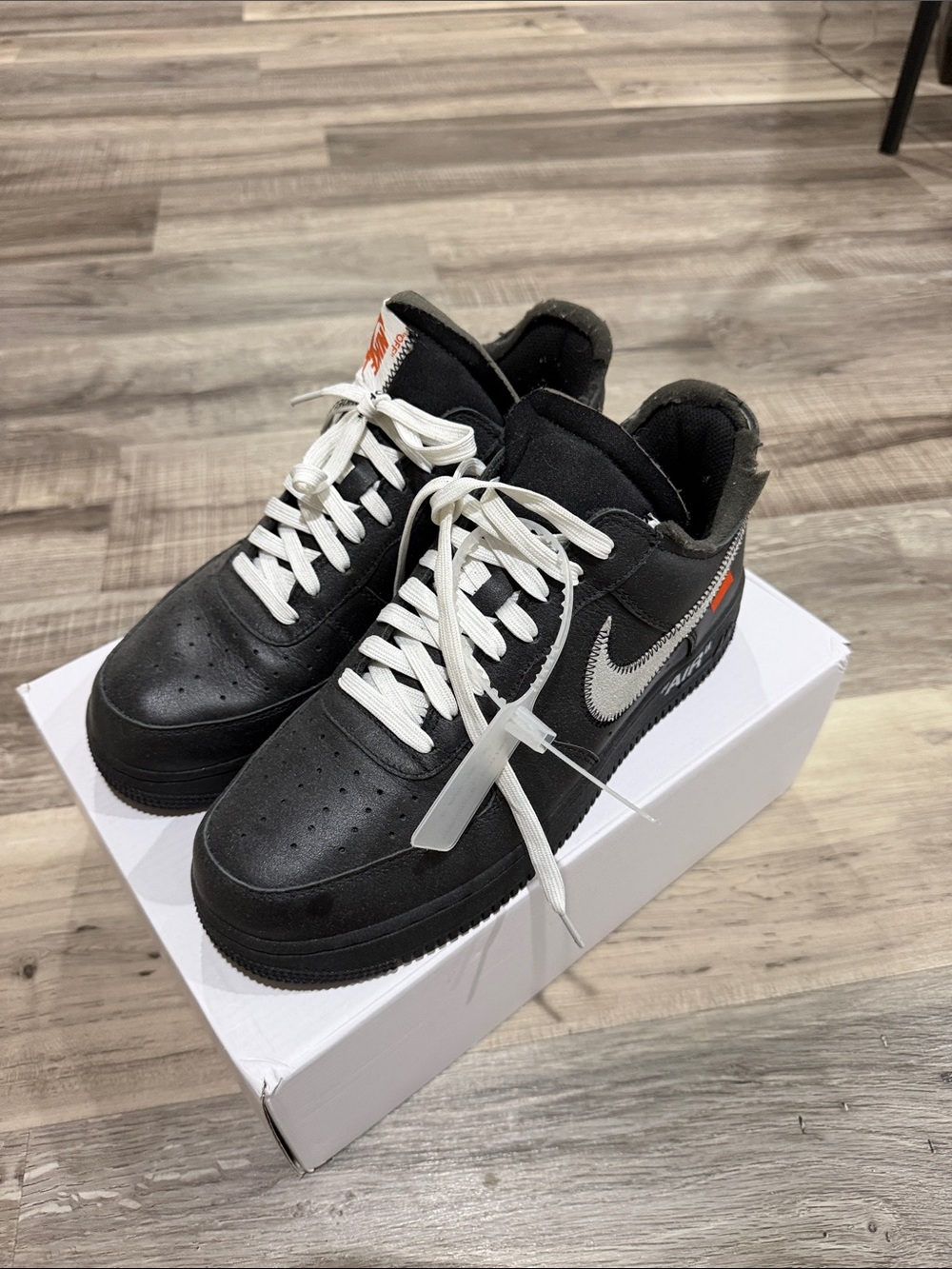 Off White Air Force’s Black and White Men’s Low-Top Sneakers -